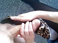 Ragazza di scarpe sborrate